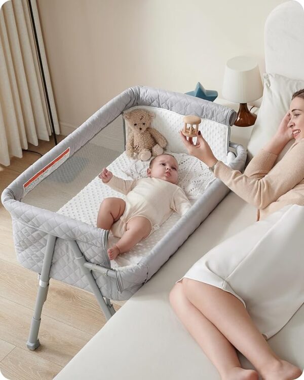 Bassinet Bedside Sleeper, Baby Crib for Newborn, Baby Bassinets Bedside Sleeper with 4 Auto-Lock & Adjustable Height, Breathable Mesh & Mattress, Bedside Bassinet