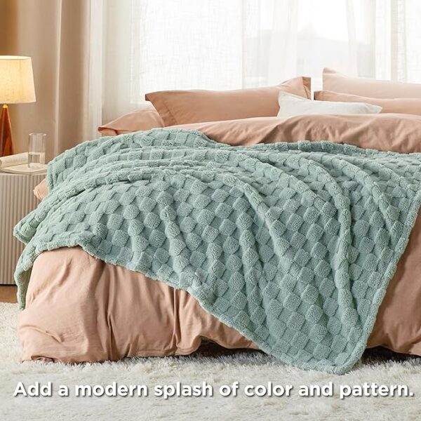 Bedsure Sage Green Fleece Blanket for Couch - Checkered Throw Blanket for Women, Cute Soft Cozy Throw for Girls, 50x60 Inches - Image 3
