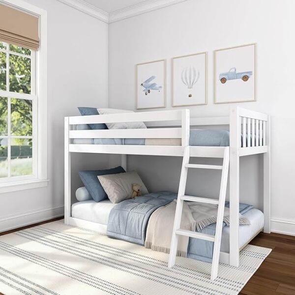 Max & Lily Greenguard Gold Certified Low Bunk Bed, Fundamentals Collection Solid Wood Modern Bunk Bed Frame for Kids, Strong Wooden Slats, Non-Toxic Finishes, High Weight Capacity, White